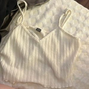 white medium fits like a large